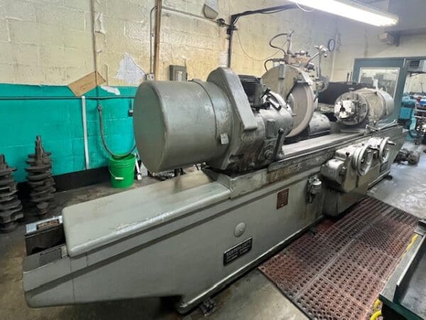 Berco RTM300 crankshaft grinder with 5 wheels mounted on hubs, all standard tooling - Image 3